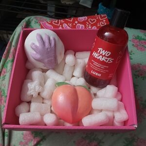 Lush Two Hearts Bath Set - Red and Pink